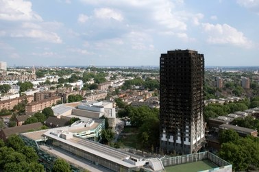Londyn: Do 79 wzrosła liczba zabitych w pożarze wieżowca Grenfell Tower