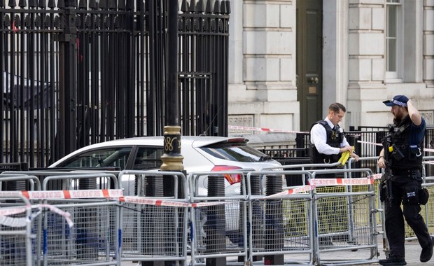 Londyn: Mężczyzna wjechał autem w bramę na Downing Street