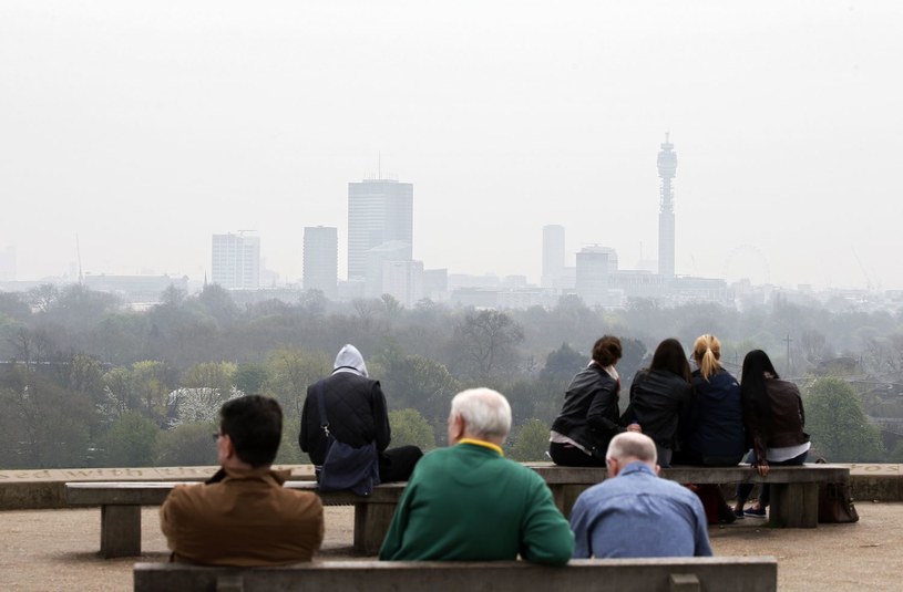 Londyn w smogu /AFP
