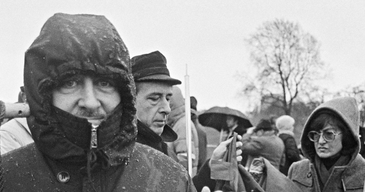 Londyńska demonstracja przeciwko wprowadzneiu stanu wojennego 20 grudnia 1981 r. /Andrzej Iwanowski /Agencja FORUM