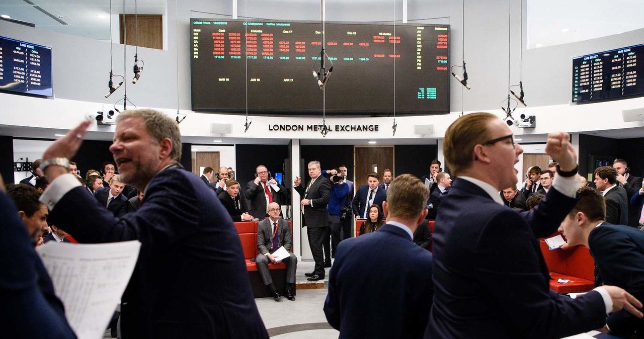 Londyńska giełda metali (LME) podjęła w tym tygodniu bezprecedensową decyzję o anulowaniu wszystkich przeprowadzonych transakcji na niklu /AFP