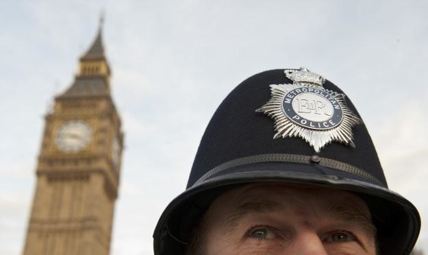 Londyńska policja będzie mogła szybciej odczytywać dane z telefonów zatrzymanych  osób /AFP