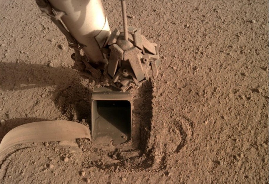 Łopatka wciskająca Kreta w grunt /NASA/JPL-Caltech /Materiały prasowe