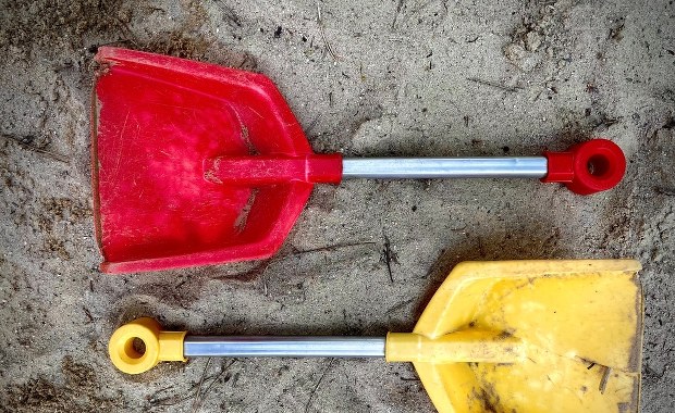 Łopatka wnuczka powodem pobicia? Dziadkowi grozi więzienie