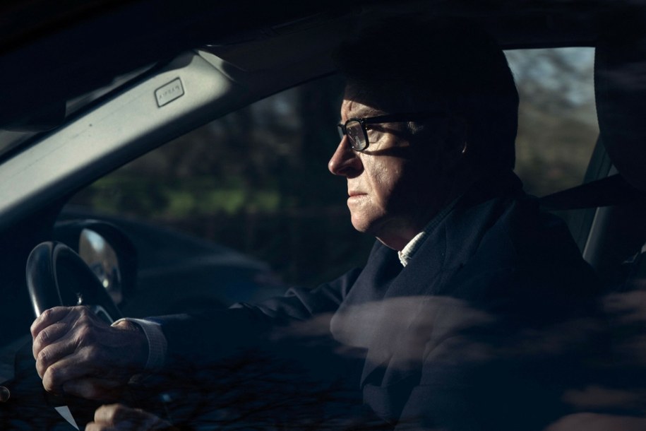 Lord Peter Mandelson zabrany przez policję ze swojego domu w Londynie /JUSTIN TALLIS/AFP/East News /East News