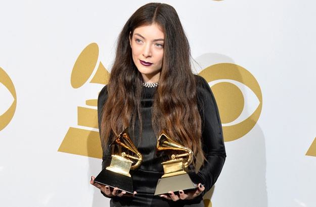 Lorde z dwiema statuetkami Grammy (fot. Frazer Harrison) /Getty Images/Flash Press Media