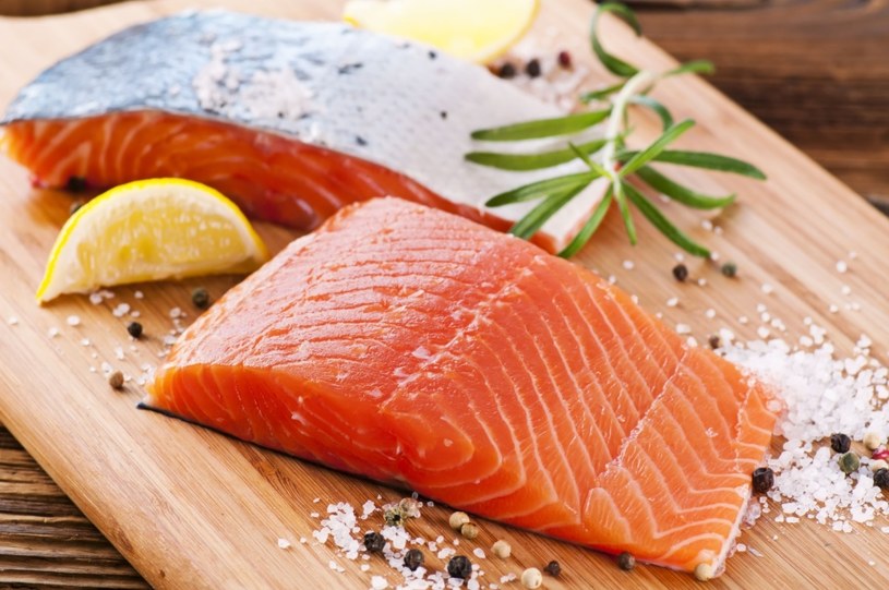 Łosoś jest jedną z najsmaczniejszych i najzdrowszych ryb na rynku /123RF/PICSEL