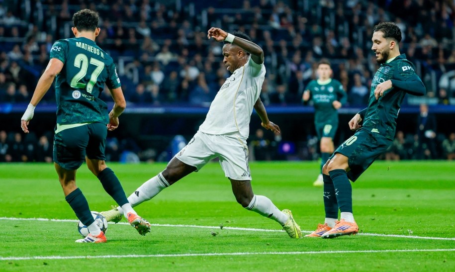 Losowanie par 1/8 finału Ligi Mistrzów przyniosło kibicom prawdziwy szlagier - Real Madryt zmierzy się z Manchesterem City (na zdjęciu: Vinicius Junior i Matheus Nunes) /JUANJO MARTIN /PAP/EPA