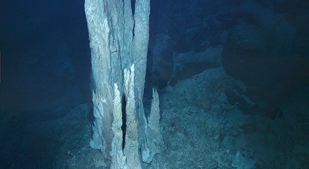Lost City - miejsce gdzie odnaleziono kominy hydrotermalne /NASA