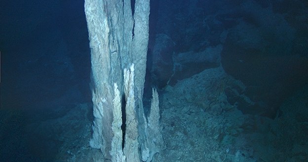 Lost City - miejsce gdzie odnaleziono kominy hydrotermalne /NASA