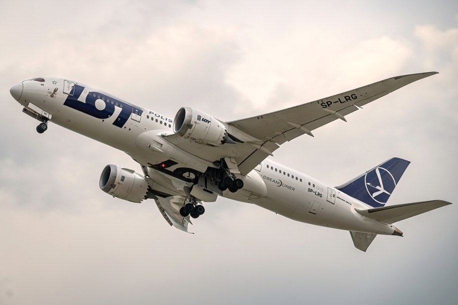 Lot odwołuje kolejne loty /Shutterstock