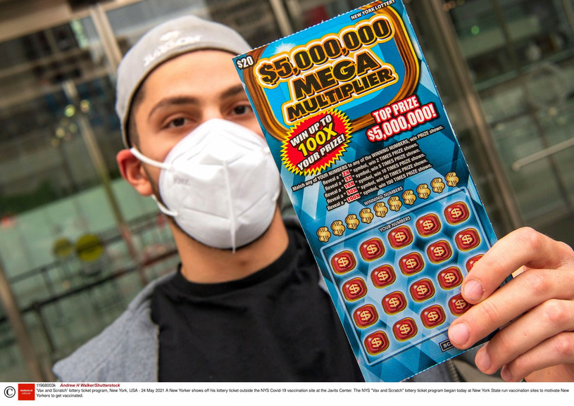 Loteria  "Vax and Scratch" w USA. Zaszczepieni mogą wygrać nagrody pieniężne /Rex Features/EAST NEWS /East News