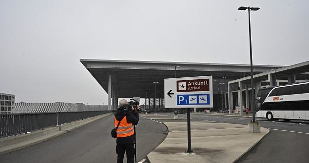 Lotnisko Berlin-Brandenburg im. Willy Brandta (w budowie). Miało być otwarte w 2011 r. /AFP