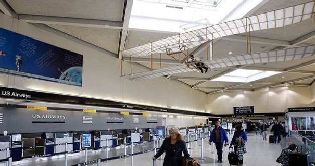 Lotnisko Charlotte-Douglas w Charlotte (Północna Karolina) - tutaj ruch się nasili /AFP