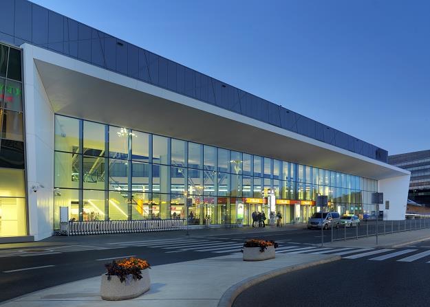 Lotnisko Chopina. Terminal pasażerski. Fot. Wojciech Kryński /FORUM