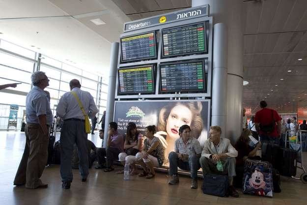 Lotnisko imienia Bena Guriona w Izraelu - niekoniecznie najlepsze miejsce na przemycanie  iPhone'ów /AFP