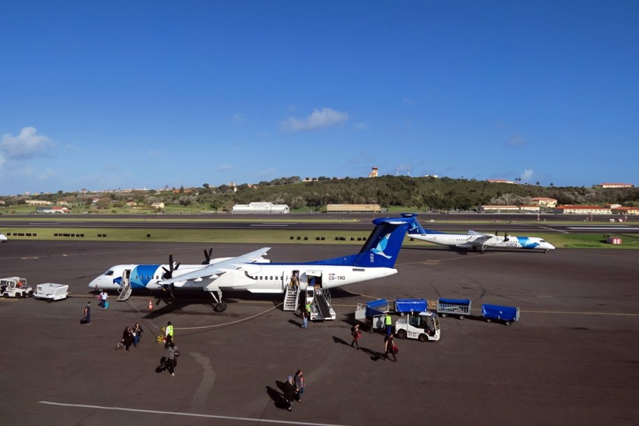 Lotnisko Lajes na portugalskiej wyspie Terceira; wstrzymano tam tankowanie samolotów po dostarczeniu skażonego paliwa /Shutterstock
