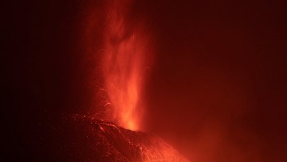 Lotnisko na La Palmie wznowiło pracę. Nie słabnie jednak aktywność Cumbre Vieja