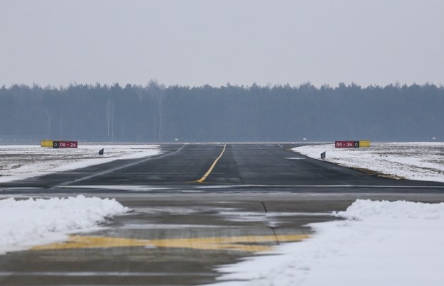 Lotnisko w Modlinie nie działa od końca grudnia /Paweł Supernak /PAP
