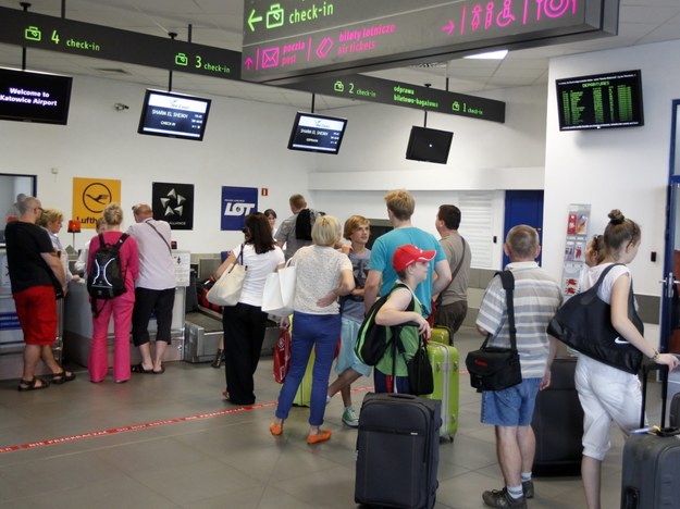 Samolot opóźniony o ponad 20 godzin. Turyści utknęli na lotnisku
