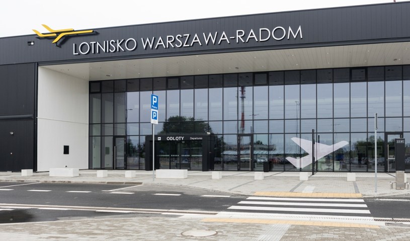 Lotnisko w Radomiu. Mężczyzna zażartował, że ma granaty w bagażu. /Tomasz Jastrzebowski/REPORTER /East News