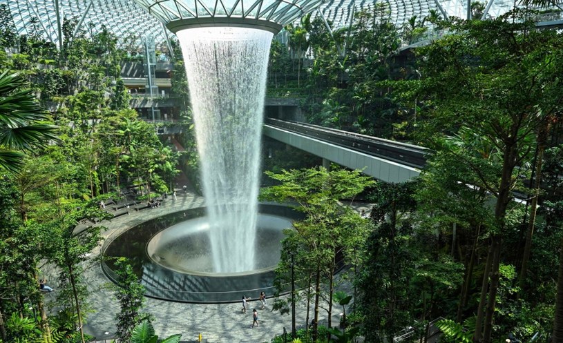 Lotnisko w Singapurze wybrane najlepszym na świecie. /ROSLAN RAHMAN/AFP/East News /East News