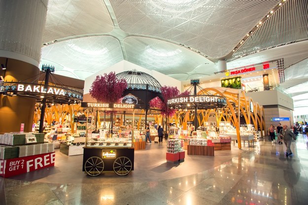 Lotnisko w Stambule /Shutterstock