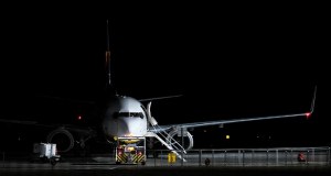 Lotnisko Warszawa-Modlin sparaliżowane. Śnieg pokrzyżował plany podróżnym