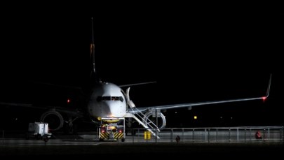 Lotnisko Warszawa-Modlin sparaliżowane. Śnieg pokrzyżował plany podróżnym