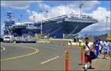 Lotniskowiec, na którym odbyła się premiera filmu "Pearl Harbor" /
