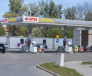 Lotos ogłosił wakacyjną promocję. Jest identyczna jak Orlenu