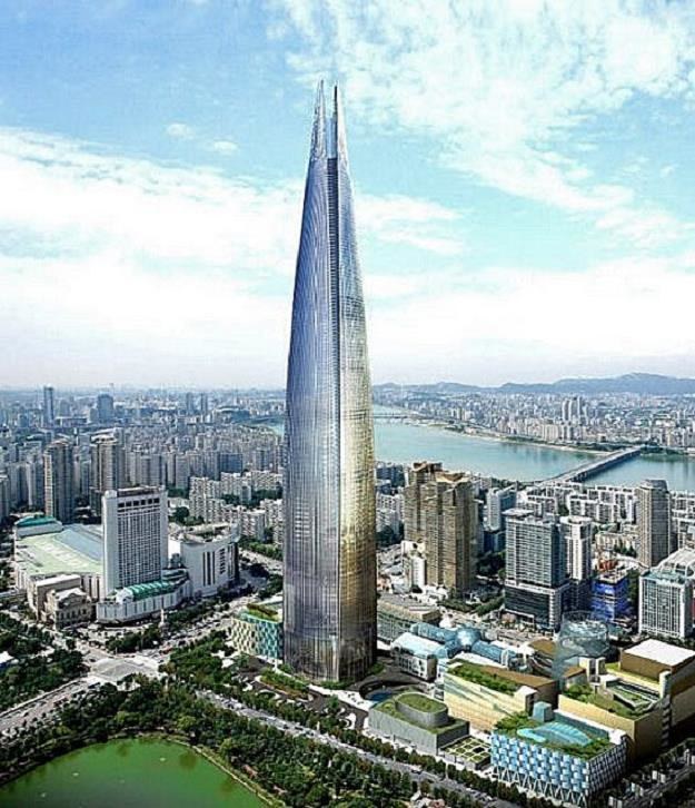 Lotte World Tower w Seulu (wizualizacja). Fot. Wikipedia /
