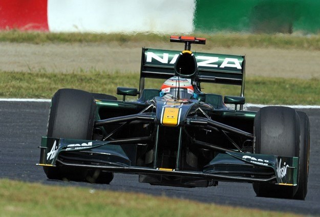 Lotus otrzyma nowe silniki i skrzynie biegów /AFP