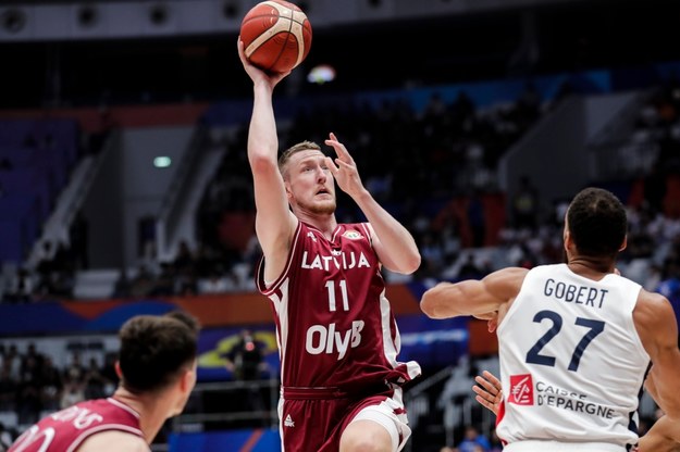 Łotwa pokonała Francję w mistrzostwach świata w koszykówce /Mast Irham /PAP/EPA