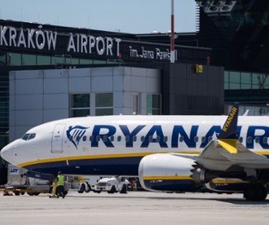 Loty opóźnione i przekierowane przez mgłę