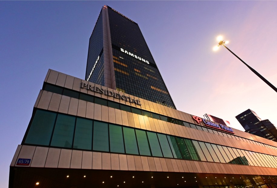 Podejrzane zachowanie Łotysza w centrum Warszawy. Służby oburzone decyzją