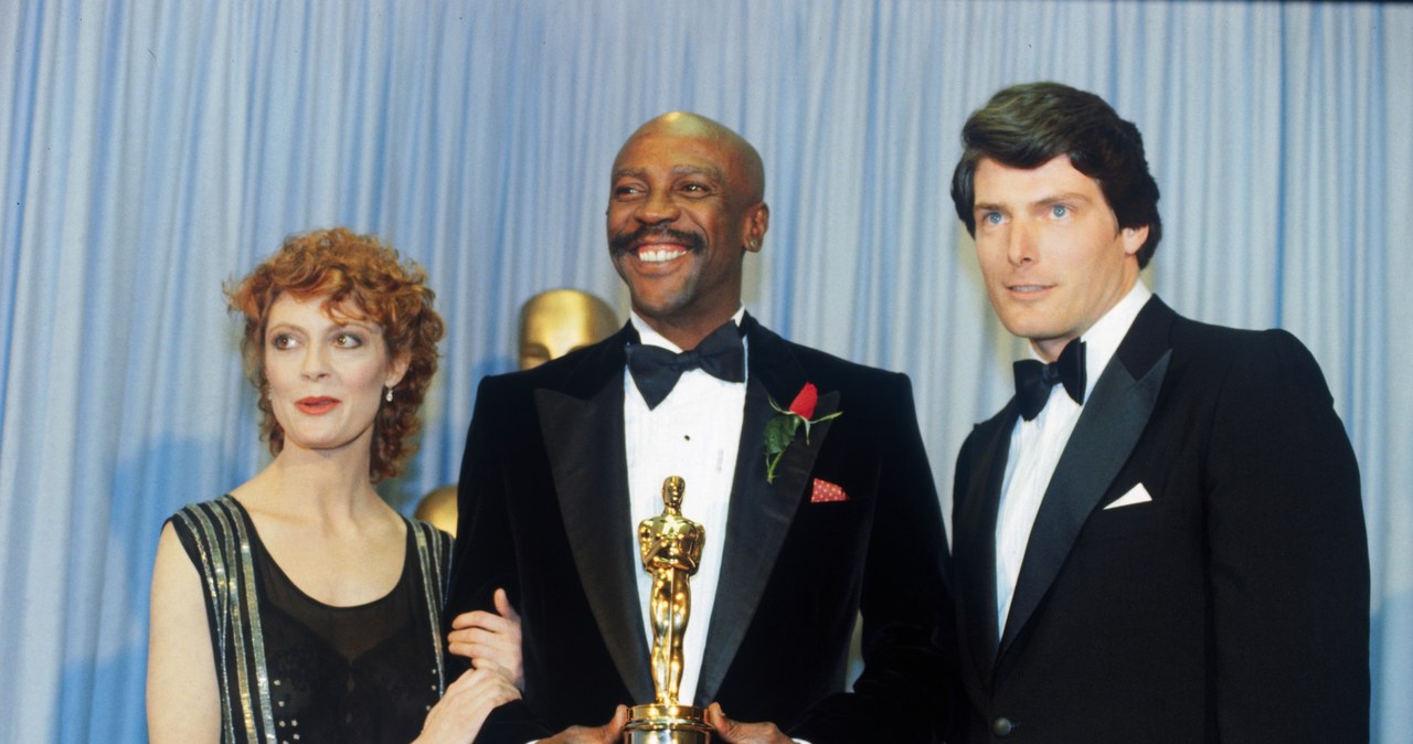 Louis Gossett Jr. z Oscarem za film "Oficer i dżentelmen". Obok niego Susan Sarandon i Christopher Reeve /Bettmann / Contributor /Getty Images