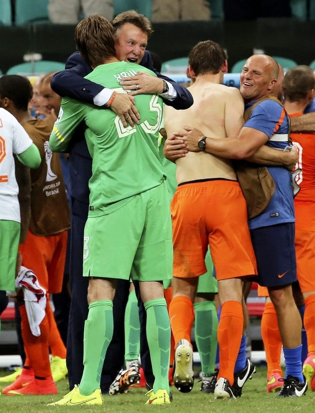 Louis van Gaal i Tim Krul /Antonio Lacerda /PAP/EPA