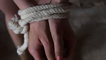 "Lover boy" za kratami. Padł wyrok za handel ludźmi
