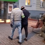 ​"Łowcy cieni" zatrzymali dwóch poszukiwanych. Chodzi o nielegalną broń i narkotyki