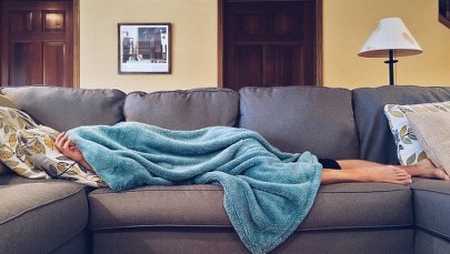 Łóżko zamiast siłowni? Więcej śpisz, mniej jesz...