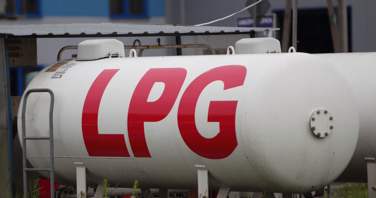 LPG cieszy się w Polsce nieustanną popularnością. Nic dziwnego, paliwo to jest znacznie mniej opodatkowane /Stanisław Kowalczuk /East News