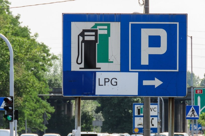 LPG i benzyna potanieją, ale olej napędowy - nie /Tomasz Kawka /East News