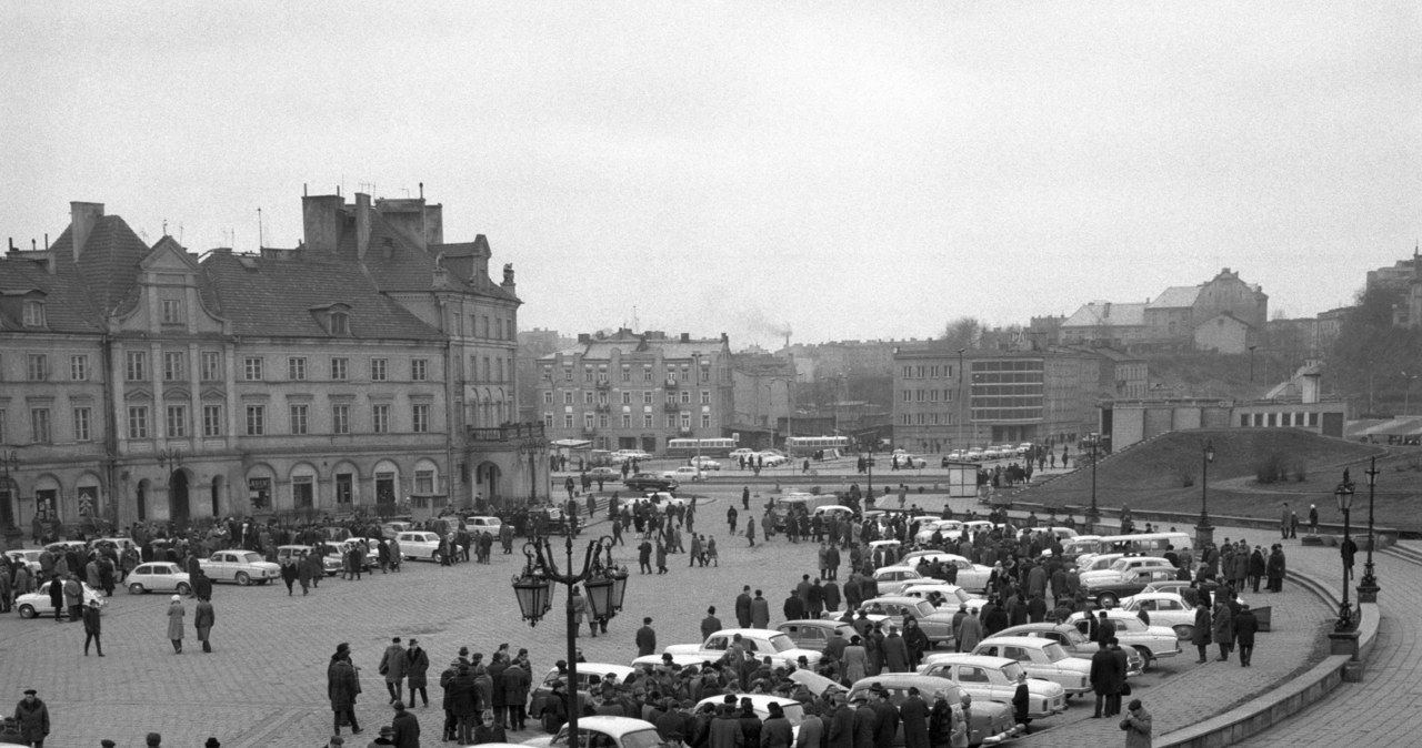 Lubelska giełda samochodowa przy na Podzamczu (rok 1973) /Jacek Mirosław /Agencja FORUM