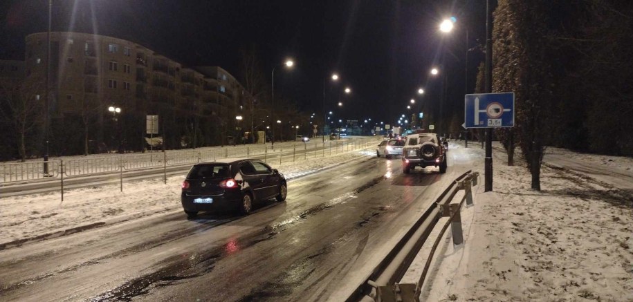 Lubelskie drogi są dziś bardzo śliskie /Gorąca Linia RMF FM