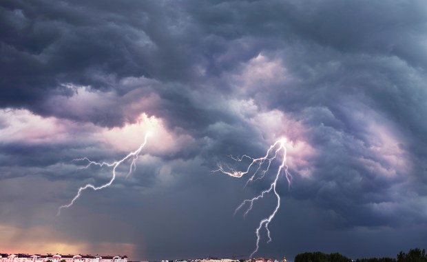 Lubelskie: Synoptycy ostrzegają. Nadciągają burze z gradem! 