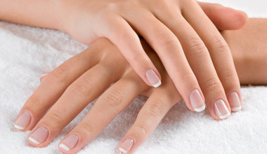 Lubisz francuski manicure? W tym sezonie nosi się go na odwrót 