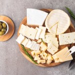 Lubisz ten ser? Według ekspertów pomaga zachować młodość