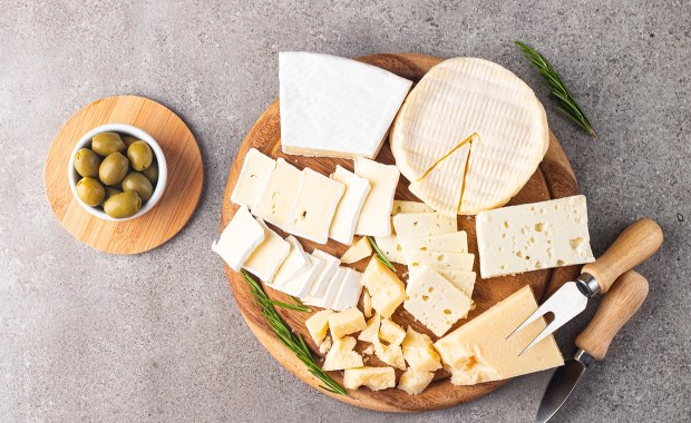 Lubisz ten ser? Według ekspertów pomaga zachować młodość