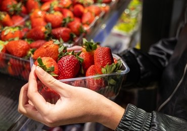 Lubisz truskawki? Sprawdź, czy musisz na nie uważać